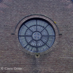 Rozetraam in kapel; verschillende metselverbanden.
<br/>
Corrie Groen- Pickhard, 2015-01-25